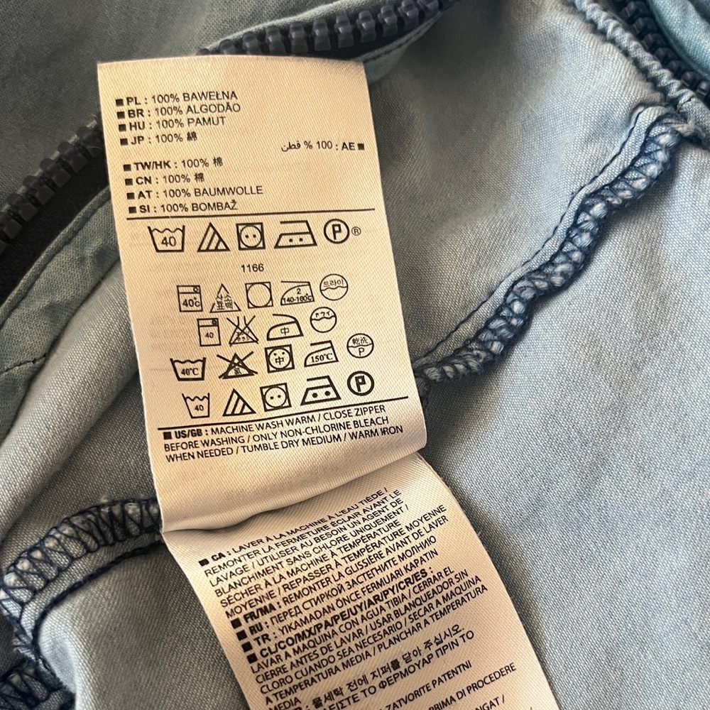 GAP Body Zip-Up - Picture 5 of 7